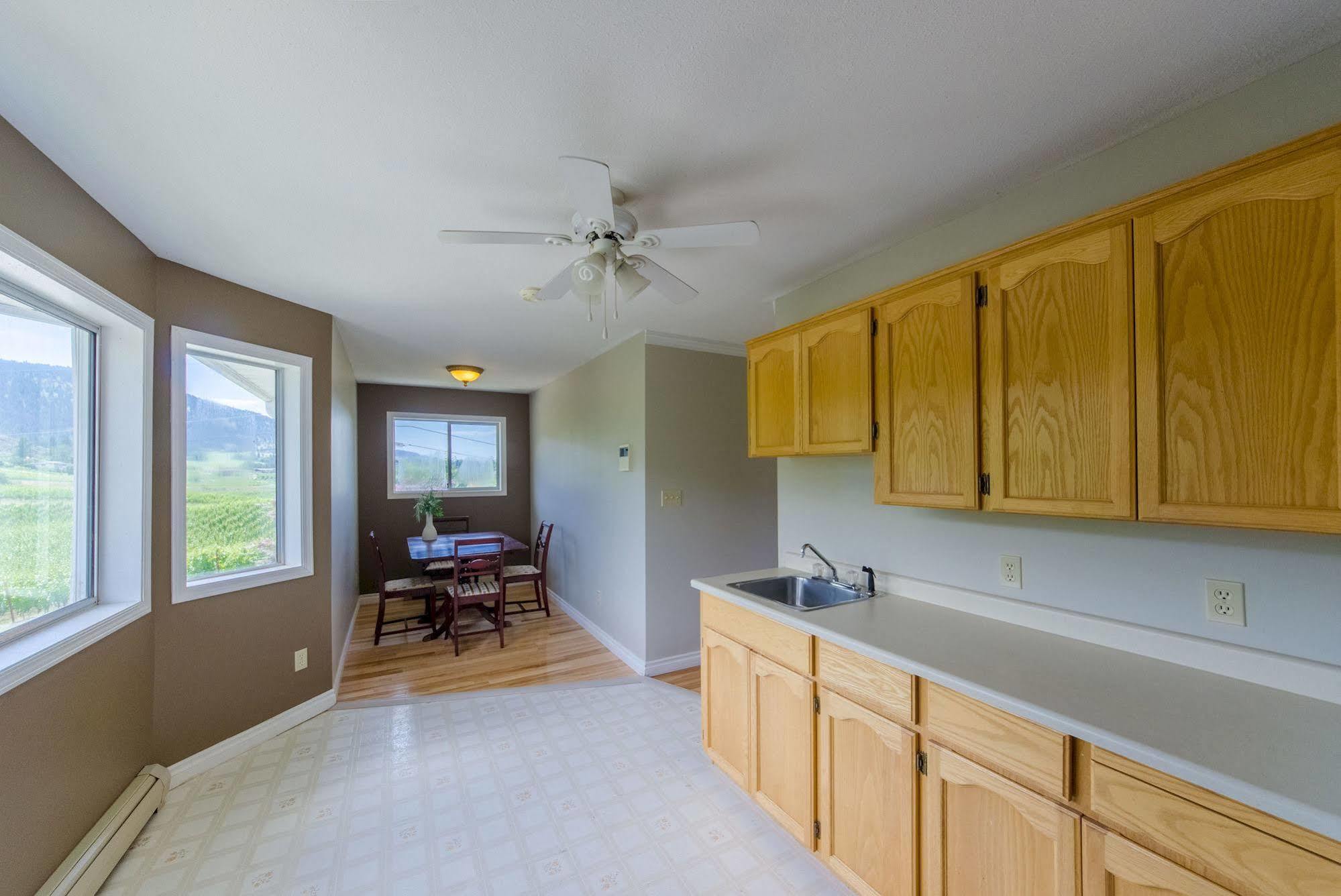 Ok Whistle Stop Bed & Breakfast Penticton Exterior photo