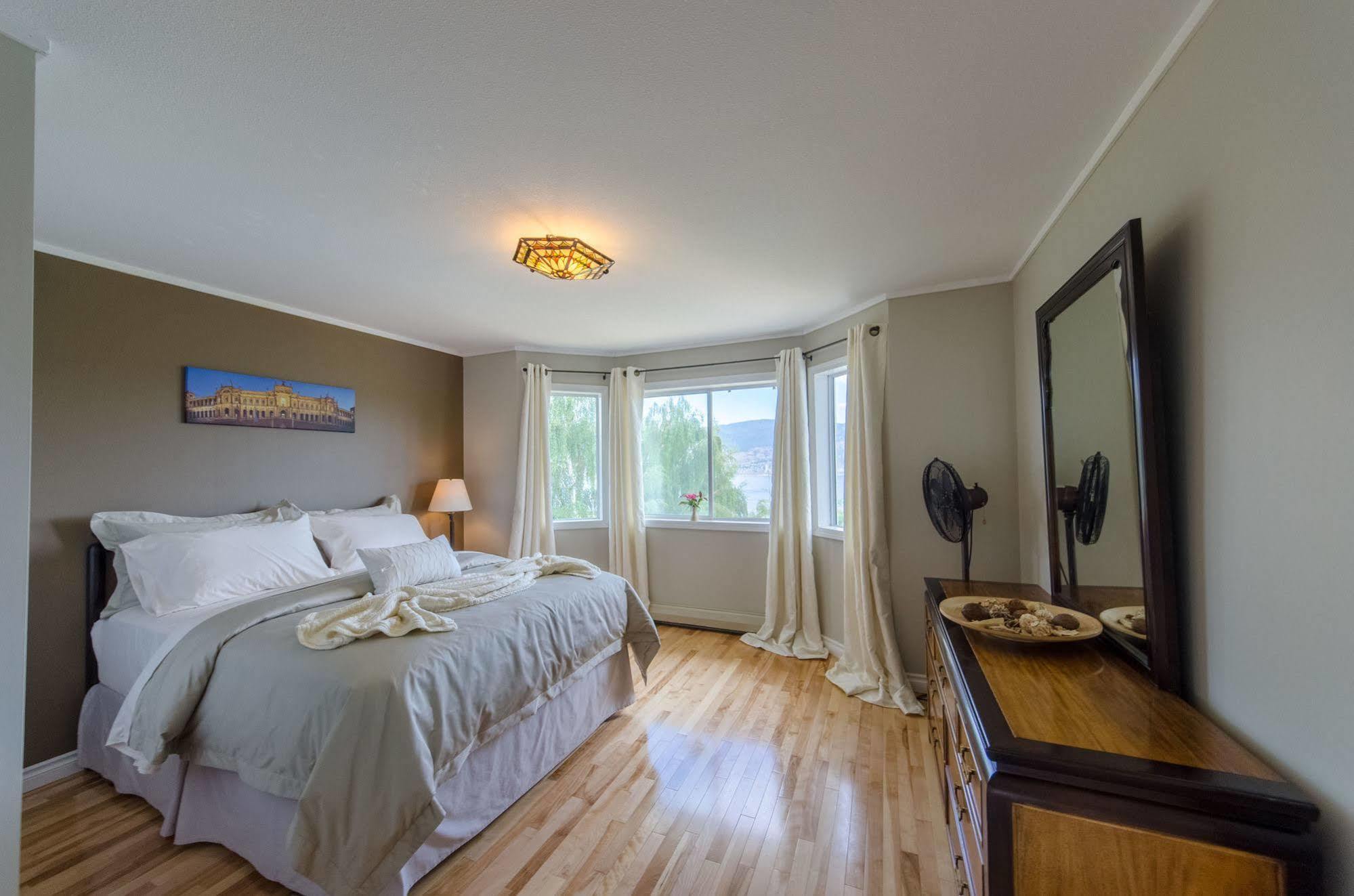 Ok Whistle Stop Bed & Breakfast Penticton Exterior photo